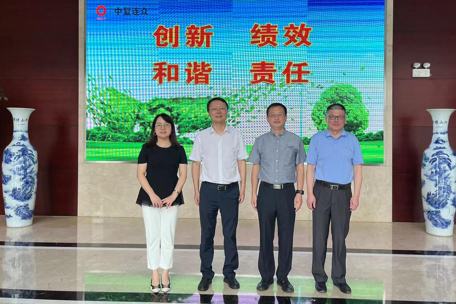中國復合材料工業協會秘書長孟弋潔一行前往中復連眾洽談會議細節