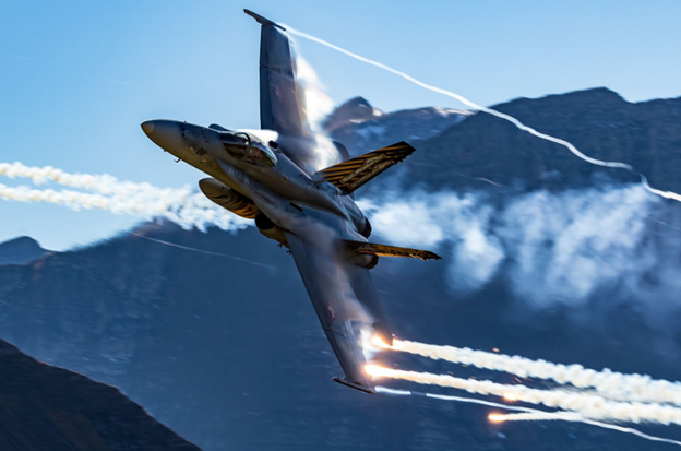 波音公司F/A-18戰斗機碳纖維復合材料用量達20%，交付日期公布
