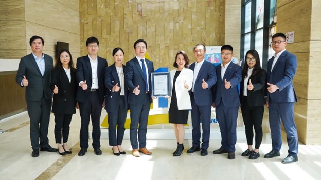 振石獲得德國萊茵TüV集團頒發的全球首張光伏組件用復合材料邊框證書