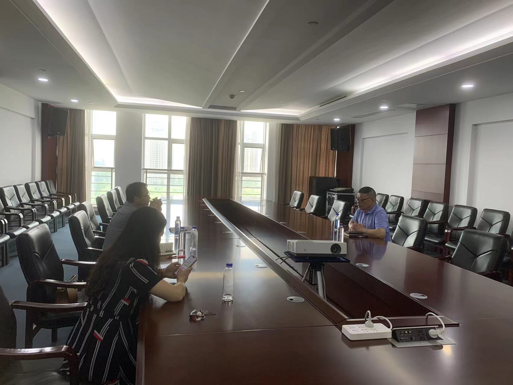 中國復(fù)合材料工業(yè)協(xié)會(huì)秘書長孟弋潔一行前往中復(fù)連眾洽談會(huì)議細(xì)節(jié)